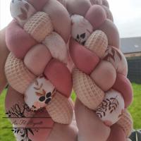 Tresse de lit fine en 4 épis de 2m30 en Abeille Beige / Gaze Vieux rose et Rose pétale / Fleurs Moody